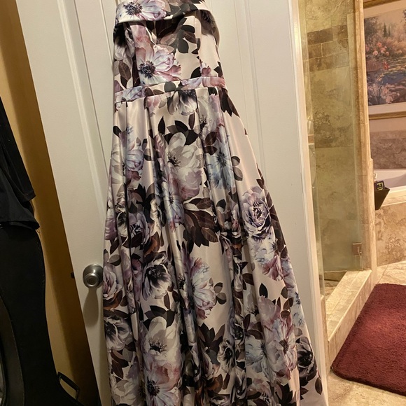 Prom Dress - Picture 1 of 3